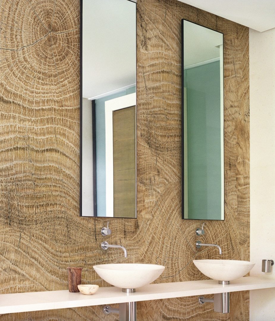 Baño con paredes de madera Baño con paredes de madera