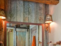 Lavabo de un cuarto de baño rústico